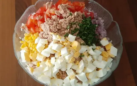 Salade de thon au riz : les secrets d'une recette aérée et savoureuse