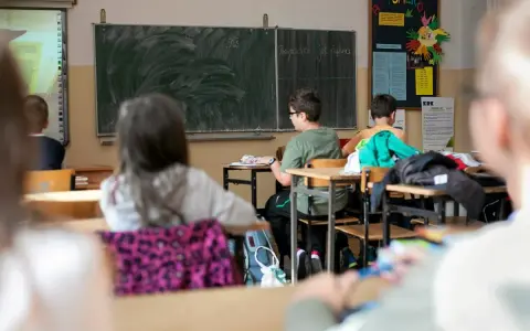 Obowiązek szkolny: Kiedy koniec? Podstawówka a nauka do 18 lat!