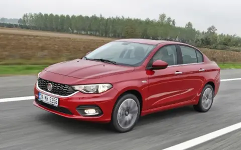 Fiat Tipo Sedan: pojemność baku, rezerwa i zasięg - poznaj fakty