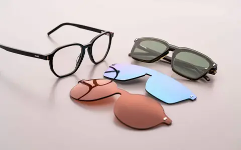 Occhiali da vista Hugo Boss AG con lenti intercambiabili: una montatura nera, lenti da sole marroni, azzurre e verdi.