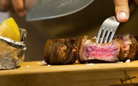 Bar Alex: La Mejor Carne a la Brasa de Murcia para Almorzar