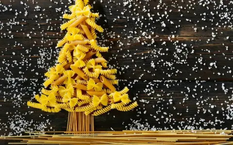 Choinka z makaronu DIY: Stwórz świąteczny hit krok po kroku!
