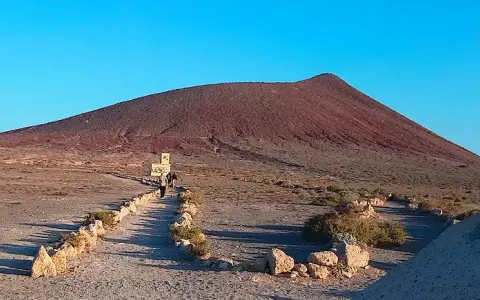 Montaña de Oro en España: Descubre la mágica Montaña Roja de Tenerife