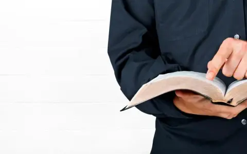Kiedy do księdza przed ślubem? Kluczowe terminy, które musisz znać