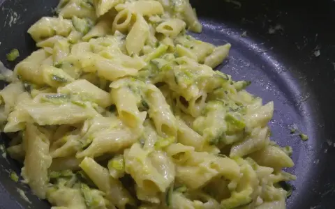 Penne z cukinią: Zrób perfekcyjne danie bez wodnistej cukinii!