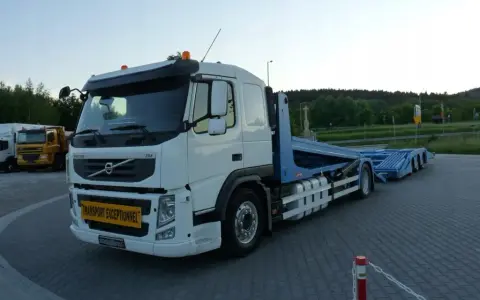 Ile można jechać autolawetą na autostradzie? Sprawdź, by uniknąć kar