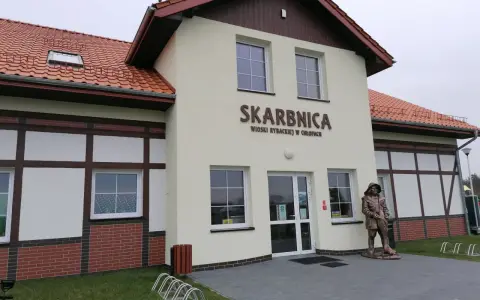 Skarbnica w Chłopach to świetne miejsce, by dowiedzieć się, co robić w Mielnie gdy pada deszcz.