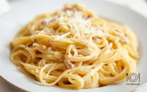 Idealna Carbonara ze Śmietaną: Sekret kremowego sosu krok po kroku