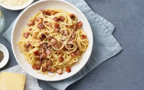 Pasta con pancetta: la ricetta perfetta e le varianti golose