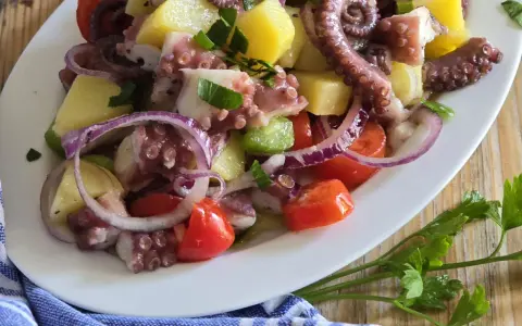 Insalata di Polpo e Patate: Ricetta Facile e Segreti per un Polpo Tenero