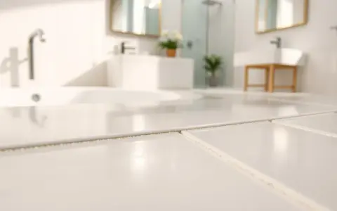 Fazowanie płytek czy listwy: co wybrać, aby uniknąć błędów?