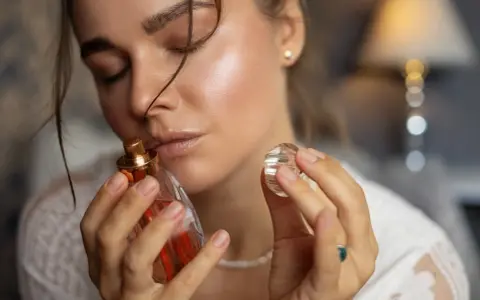 Perfumy refillable: Twój przewodnik po ekologicznym luksusie
