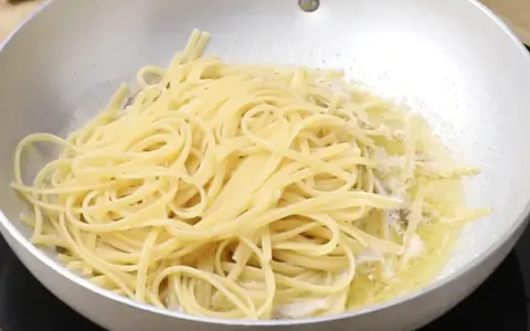 Pasta con Anchoas: Receta Fácil para un Sabor Umami Irresistible