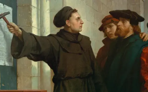 Martin Luther nagelt seine Thesen an die Tür. Ein Mann mit Hammer und Mönchskutte, umgeben von neugierigen Zuhörern. Martin Luther Infos.