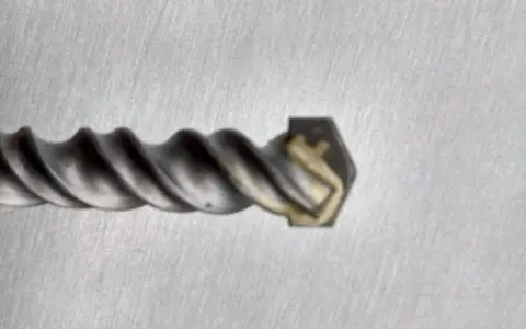Broca para hormigón con punta de cincel, mostrando diferentes tipos de brocas para hormigón.