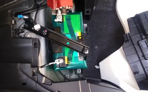 Gdzie jest akumulator w Toyota RAV4 Hybrid? Odkryj jego lokalizację