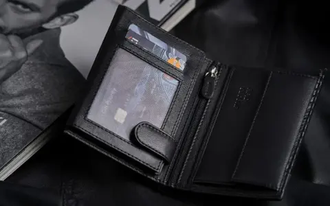 Najlepsze marki portfeli męskich skórzanych – jakość i styl w jednym