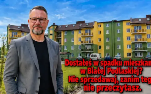 Mężczyzna w garniturze przed blokiem. Porada dotycząca sprzedaży mieszkania ze spadku przed upływem 5 lat w Białej Podlaskiej.