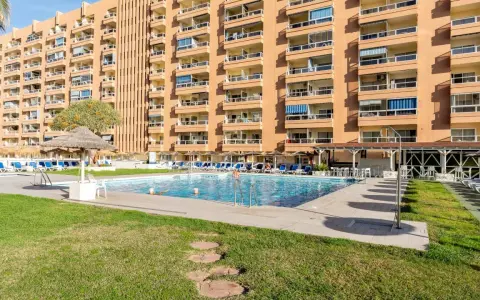 Hotel Fuengirola Pyr: comodidad y ubicación ideal para tus vacaciones