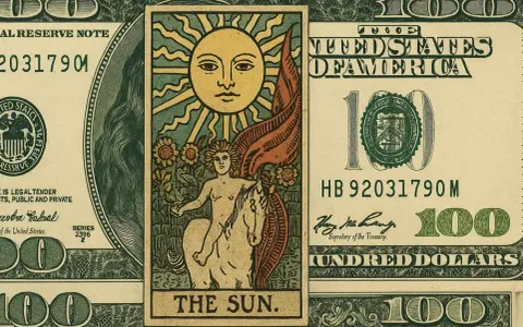 Karta tarota "Słońce" na tle banknotu 100 dolarów. Symbolizuje bogactwo i sukces, jak karta 10 monet.