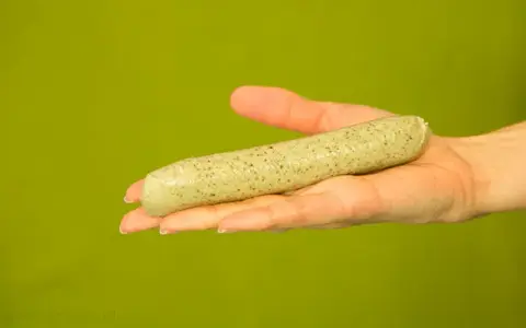 Ile waży biała kiełbasa? Waga, kalorie i porady