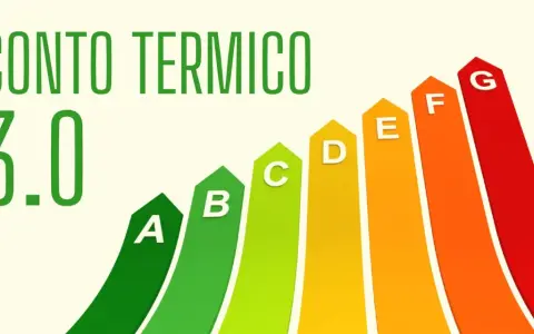 Grafica con "Conto Termico 3.0" e barre colorate da A (verde) a G (rosso) che indicano l'efficienza energetica.