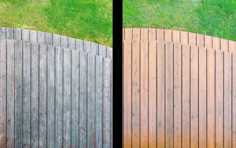 Comparaison avant/après d'un entretien terrasse bois : une moitié grisonnante et patinée, l'autre ravivée et chaleureuse.