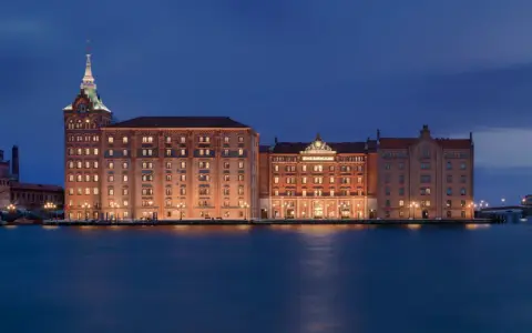 Hilton Molino Stucky Venezia: Lusso, Storia e Vista Panoramica