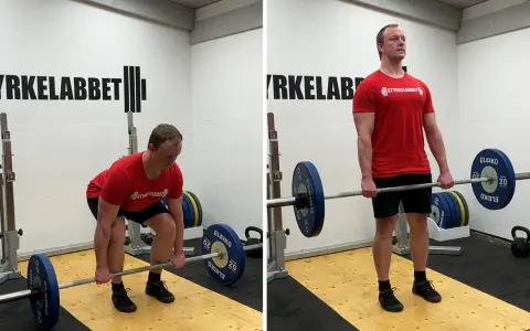 Man utför marklyft i gym. Bilden visar startpositionen och slutpositionen för en repetition i ett marklyft program.