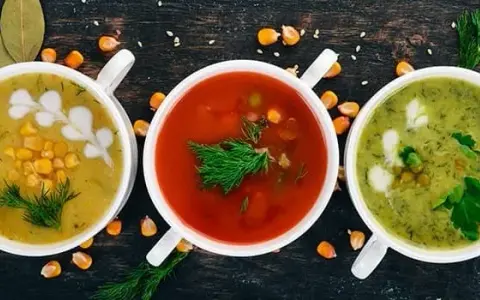 Minestre, Zuppe e Vellutate: Guida ai Tipi e alle Differenze