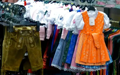 Pamiątki z Austrii: Co naprawdę warto kupić i gdzie szukać?