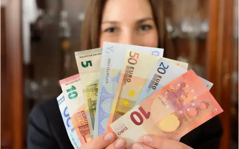 Ile zarabia opiekunka w Niemczech? Poznaj prawdę o wynagrodzeniach