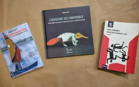 I libri del mese: "Viaggio nel delta del Po", "L'invenzione dell'ornitorinco" e "Non butiamoci giù".