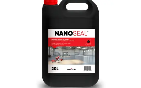 Czarny kanister z preparatem NANOSEAL do impregnacji betonu. Produkt zapewnia ochronę i wzmocnienie posadzek przemysłowych.
