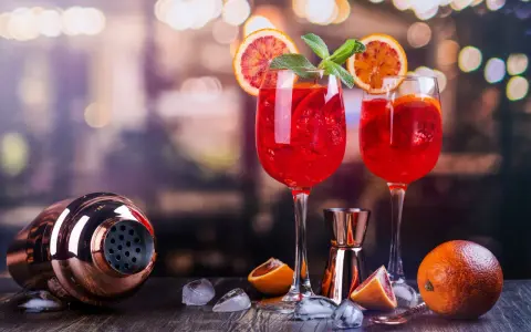 Drinki z Prosecco: Łatwe Przepisy od Klasyki po Owocowe Hity