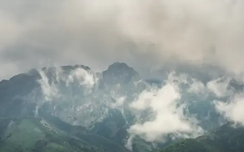 Mgliste Tatry, idealne na deszczowe popołudnie w Zakopanem. Czas na muzea, Krupówki lub termy.