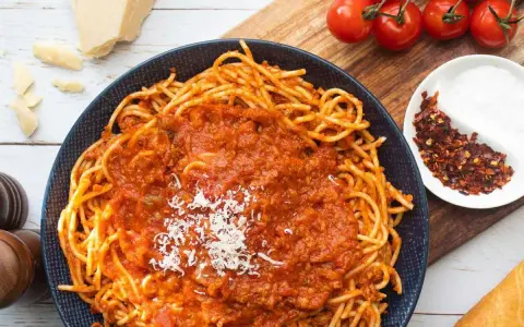 Domowy sos do spaghetti dla dzieci: Zdrowe przepisy + triki dla niejadków