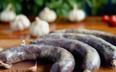 Jak ugotować kaszankę w wodzie, aby uniknąć pęknięć jelit