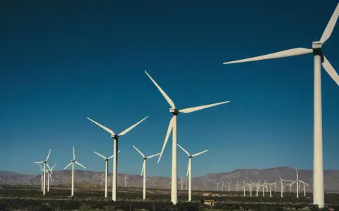 Ile kWh produkuje turbina wiatrowa? Duże i małe wiatraki liczby