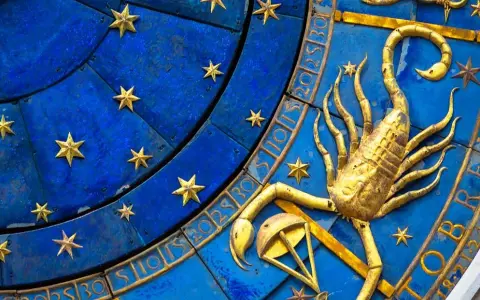 Jak Skorpion zdobywa kobietę? Poznaj jego strategie i sygnały