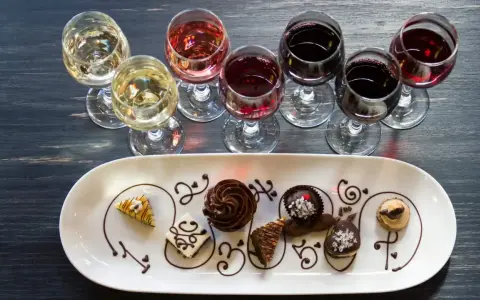 Degustacja win i deserów. Co to znaczy "semi dolce"? To słodko-kwaśny smak, idealny do czekoladek.