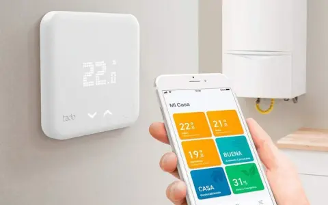 Termostato inteligente Tado y app móvil mostrando diferentes tipos de termostatos y control de temperatura en el hogar.
