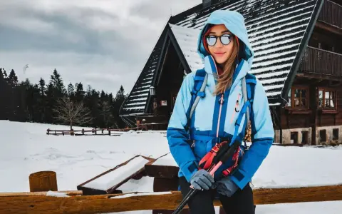 Kurtka narciarska w góry? Kiedy tak, a kiedy lepiej odpuścić?