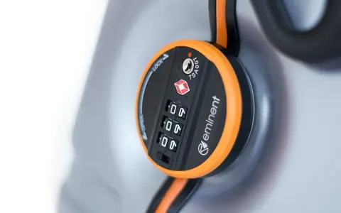 Zmień szyfr w walizce w 30 sekund! Poradnik TSA i klasyczne zamki