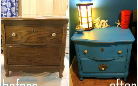 Antes y después de pintar mesita de noche con chalk paint azul. Un dragón blanco decora la superficie.