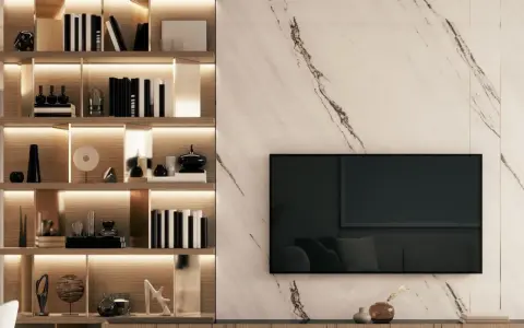 Eleganckie dekoracje z kamieni w domu, subtelnie podkreślone oświetleniem półek.