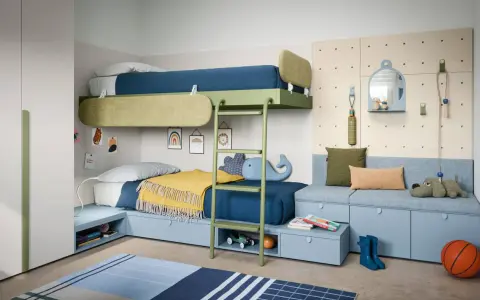 Letto a castello da che età? Questa cameretta colorata con letti a castello, divanetto e tanti giochi è perfetta per bambini dai 6 anni in su.