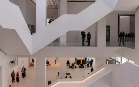 Nowe muzeum sztuki nowoczesnej w Warszawie – co warto wiedzieć?