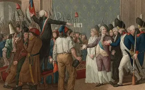 Multitud enardecida, con picas y gorros frigios, confronta a la realeza. Un líder con banda tricolor, símbolo de la Revolución Francesa, arenga.