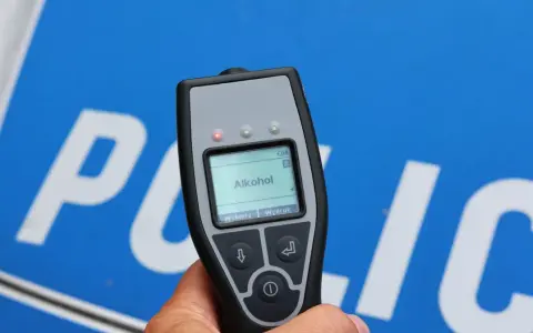 Alkomat pokazuje "Alkohol". Zastanawiasz się, ile to alkoholu, gdy wynik to 3 promile? To bardzo wysokie stężenie.